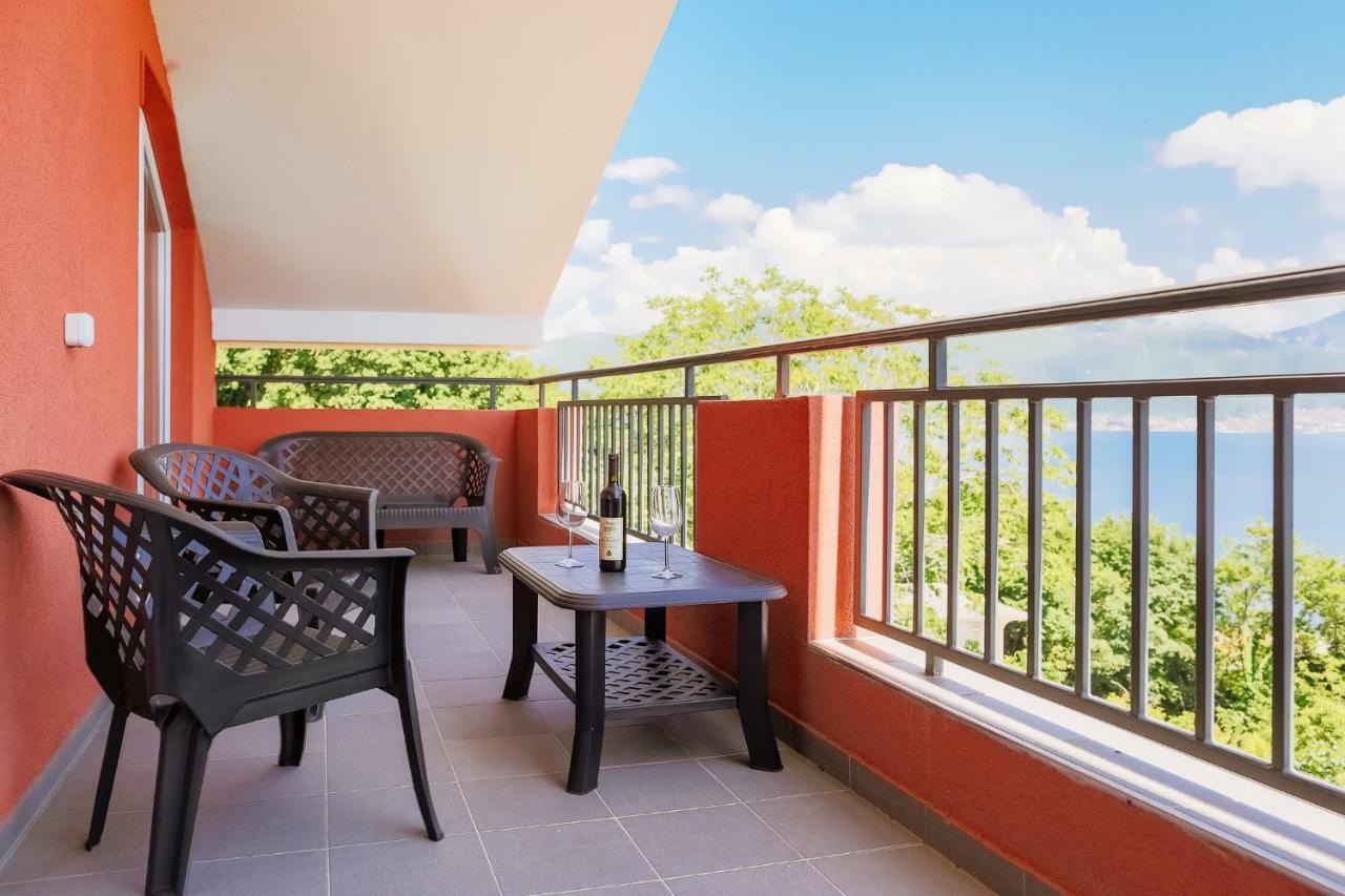 Odessa Mama Apartment Биела Екстериор снимка